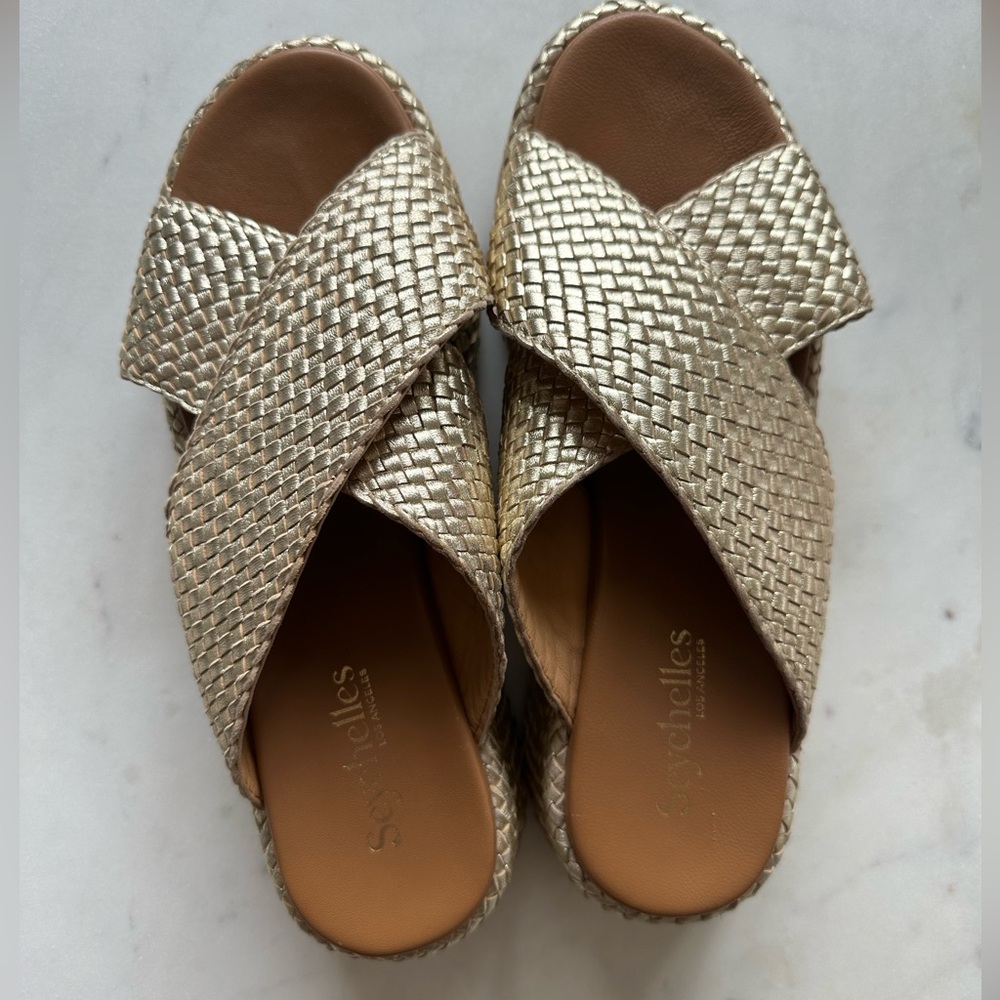 SEYCHELLES WOMEN’S KEY WEST PLATFORM WEDGE SANDALS- GOLD SIZE 7